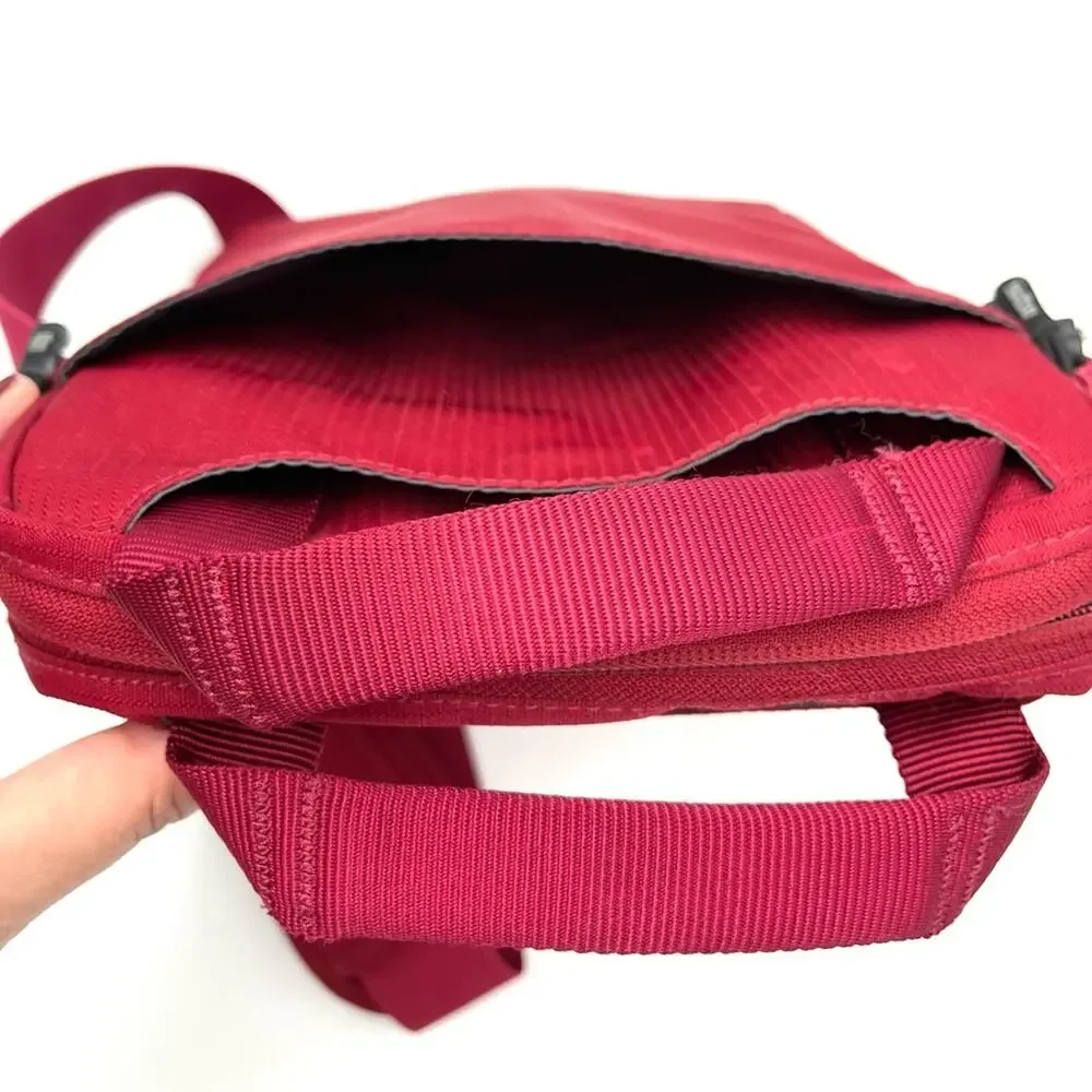 STM AUSTRALIA Laptop/IPad Travel Shoulder Bag padded interior red wine color MED
